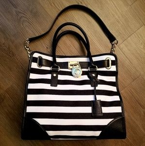 MICHAEL KORS Black & White Bag🦋